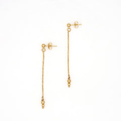 Boucles d'oreilles chaine pendante avec pendentif boules or. Fait main. Bijoux made in France