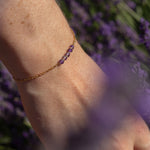 Bracelet en pierres d'améthyste, pierres naturelles violettes. Fait main, fabriqué en France. Made in France. Plaqué dans le sud de la France