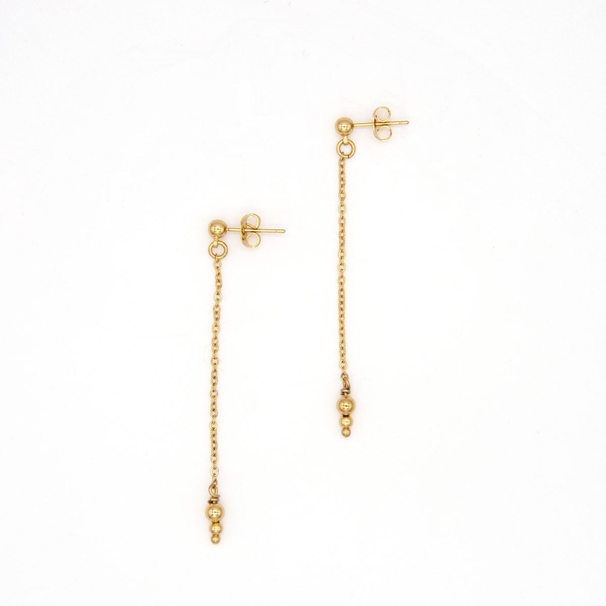 Boucles d'oreilles chaine pendante avec pendentif boules or. Fait main. Bijoux made in France