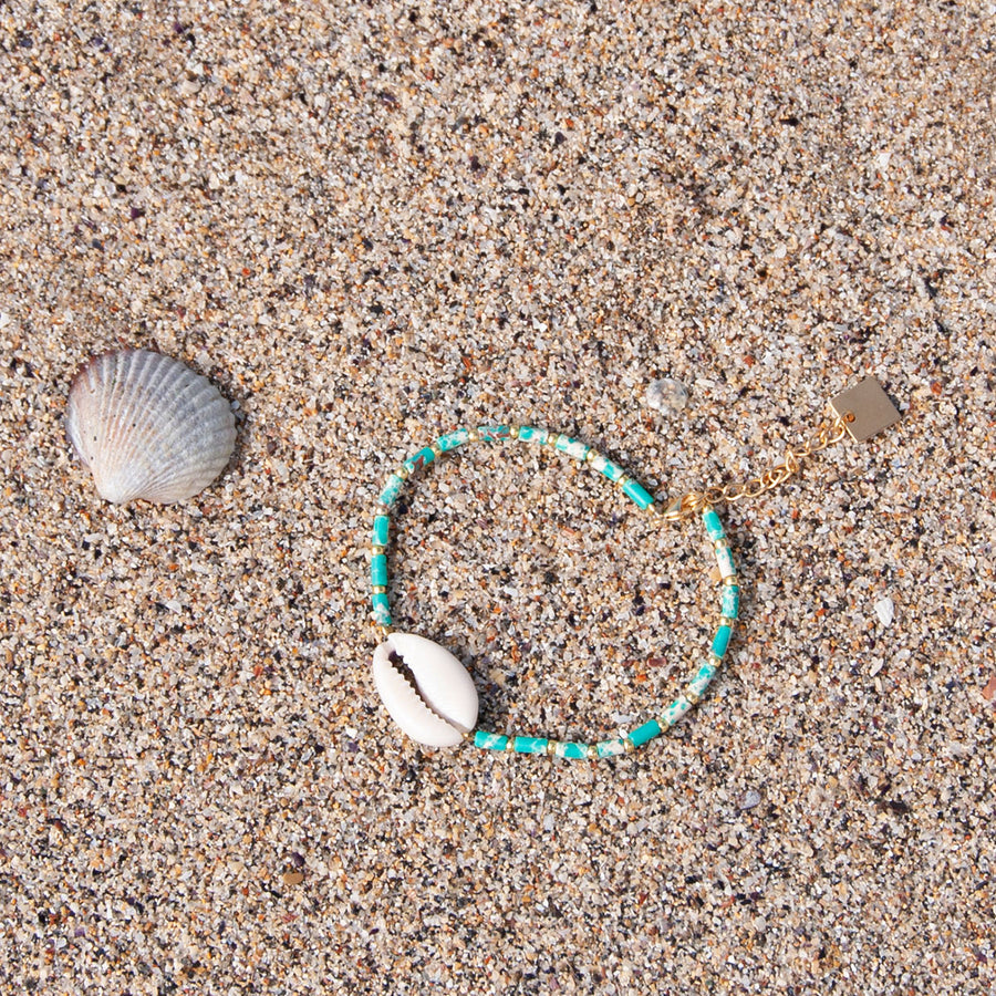 Bracelet pierres turquoises et coquillage manège à bijoux